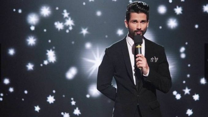 Shahid Kapoor learns moonwalk. Shahid Kapoor learns moonwalk.